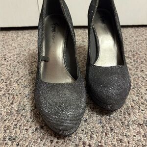 FIONI Clothing Black and Silver Sparkle Heels
